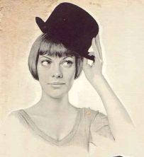 Haga click para ver la imagen ampliada drawing - lady with melon.jpg